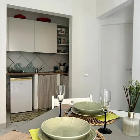 Lovely Cozy On Loved Historic Staircase In Centro E A 6 Minuti Dalla Stazione Appartement