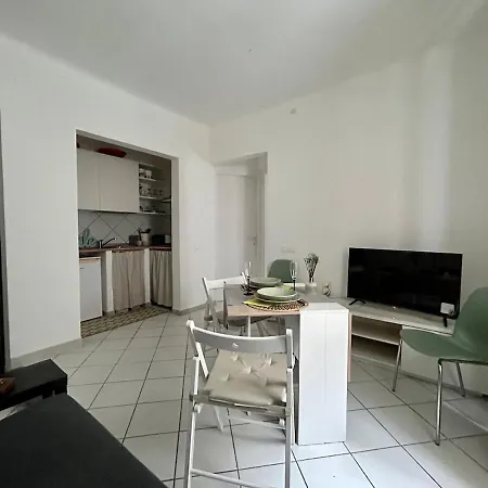 Lovely Cozy On Loved Historic Staircase In Centro E A 6 Minuti Dalla Stazione *