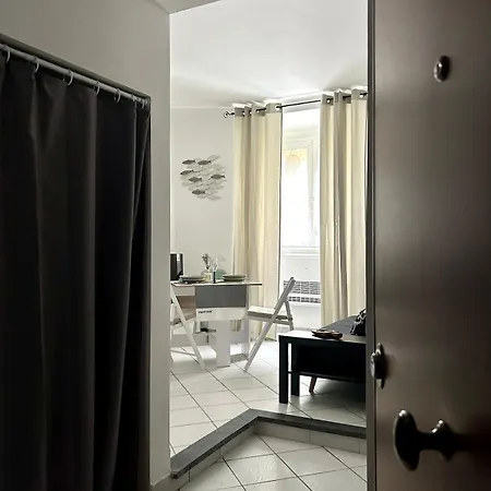 Lovely Cozy On Loved Historic Staircase In Centro E A 6 Minuti Dalla Stazione La Spezia