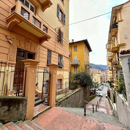 Appartamento Lovely Cozy On Loved Historic Staircase In Centro E A 6 Minuti Dalla Stazione
