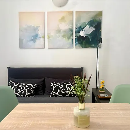 Lovely Cozy On Loved Historic Staircase In Centro E A 6 Minuti Dalla Stazione