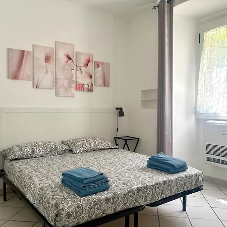 Lovely Cozy On Loved Historic Staircase In Centro E A 6 Minuti Dalla Stazione Apartment La Spezia