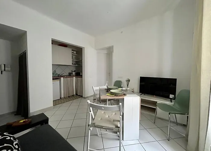 Lovely Cozy On Loved Historic Staircase In Centro E A 6 Minuti Dalla Stazione *