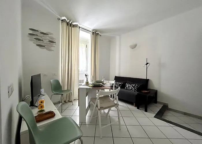 Lovely Cozy On Loved Historic Staircase In Centro E A 6 Minuti Dalla Stazione