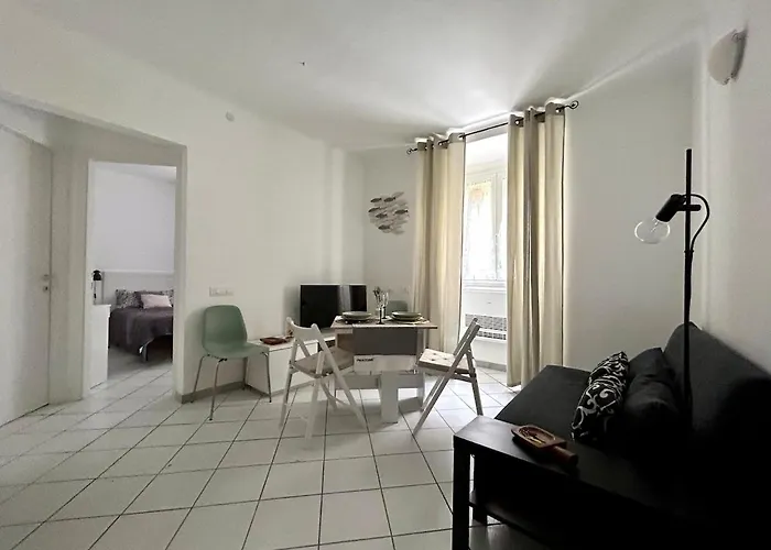 Lovely Cozy On Loved Historic Staircase In Centro E A 6 Minuti Dalla Stazione Appartamento La Spezia