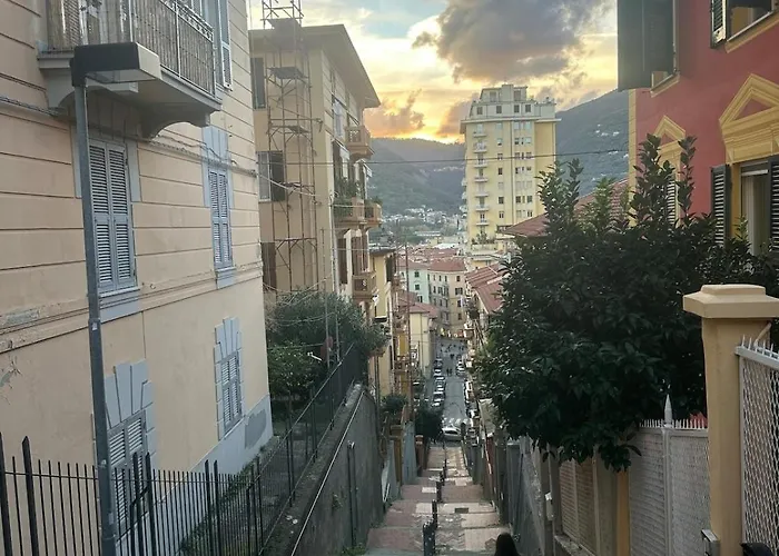 Lovely Cozy On Loved Historic Staircase In Centro E A 6 Minuti Dalla Stazione La Spezia