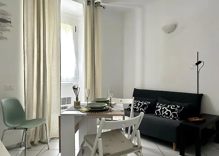 Lovely Cozy On Loved Historic Staircase In Centro E A 6 Minuti Dalla Stazione La Spezia