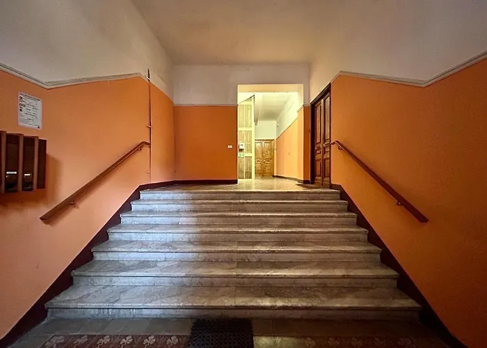 Lovely Cozy On Loved Historic Staircase In Centro E A 6 Minuti Dalla Stazione Lägenhet *