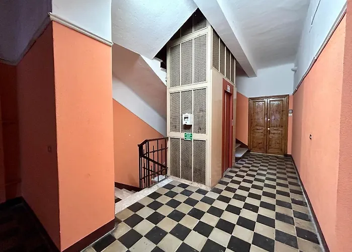 Lovely Cozy On Loved Historic Staircase In Centro E A 6 Minuti Dalla Stazione *