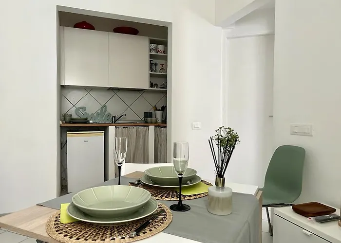 Lovely Cozy On Loved Historic Staircase In Centro E A 6 Minuti Dalla Stazione La Spezia