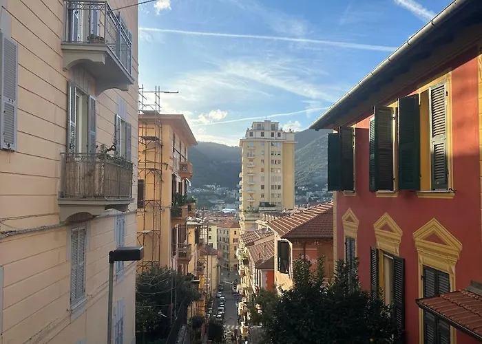 Lovely Cozy On Loved Historic Staircase In Centro E A 6 Minuti Dalla Stazione