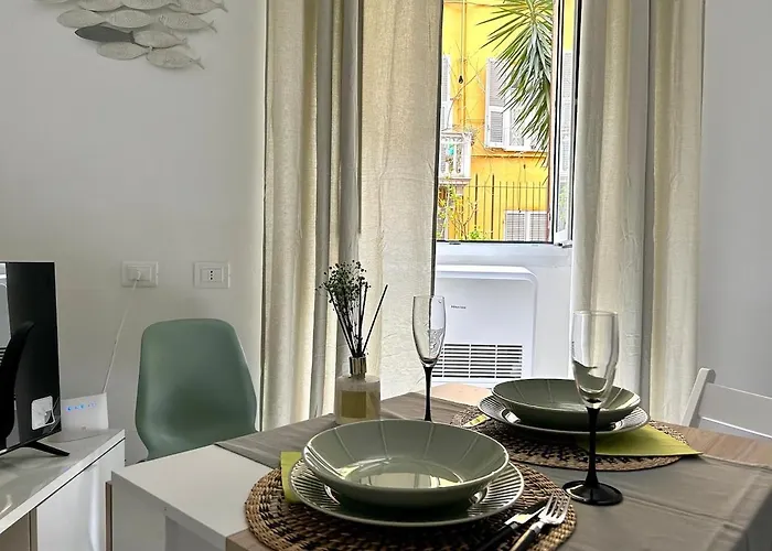 Lovely Cozy On Loved Historic Staircase In Centro E A 6 Minuti Dalla Stazione Appartamento La Spezia