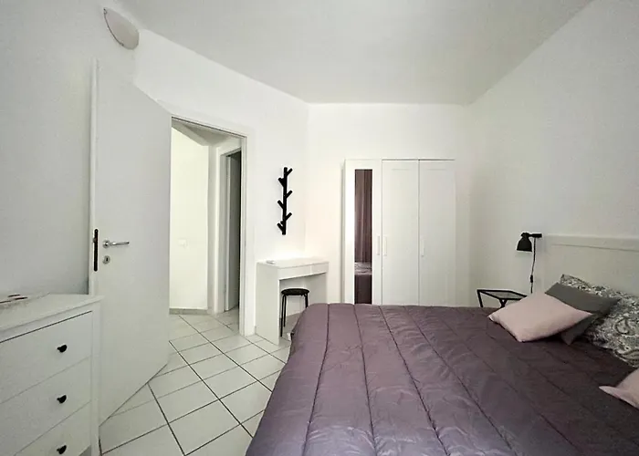 Lovely Cozy On Loved Historic Staircase In Centro E A 6 Minuti Dalla Stazione