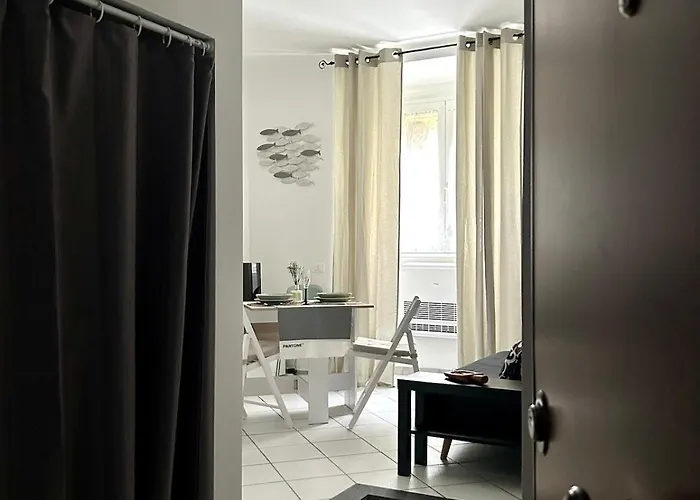 Lovely Cozy On Loved Historic Staircase In Centro E A 6 Minuti Dalla Stazione La Spezia