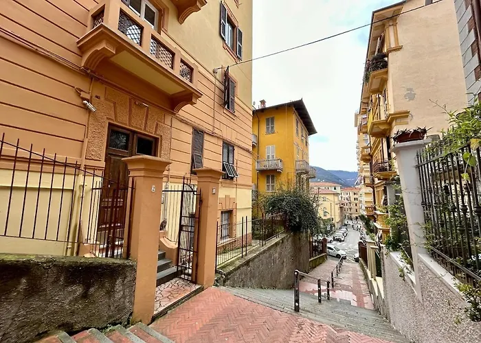 Appartamento Lovely Cozy On Loved Historic Staircase In Centro E A 6 Minuti Dalla Stazione