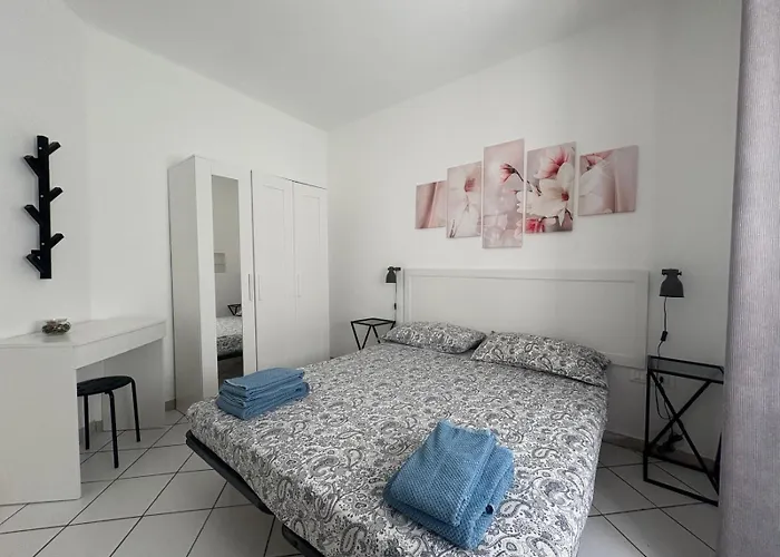 Lovely Cozy On Loved Historic Staircase In Centro E A 6 Minuti Dalla Stazione *