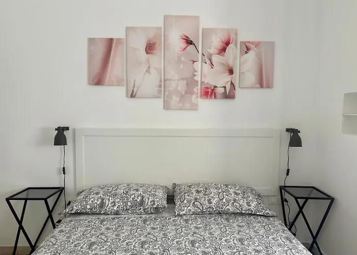 Lovely Cozy On Loved Historic Staircase In Centro E A 6 Minuti Dalla Stazione Appartamento La Spezia